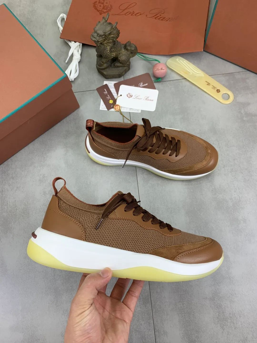 Men's Men's Shoes 💰P620 New 💰High Quality Latest Casual Shoes Loro Piana 💯Top Authentic Grade💯Buy the original 1:1 copy💯 Founded the existing Loro Piana company on April 24, 1924. It is now the sixth generation of family business, providing top quality products to customers who are discerning about taste and quality. Imported original fly woven fabric with cowhide fabric, plain calfskin lining, hand-stitched thread with cowhide feet, original packaging, code number: 38-44 (customized for 45 and 46), seven colors available